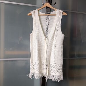 Cable & Gauge White Knit Vest with Fringe Details - Large